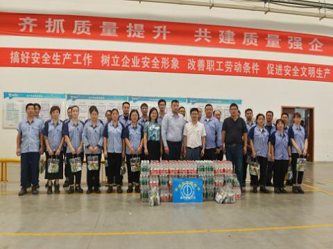 炎炎夏季，市总工会送清冷，丝丝关爱暖人心