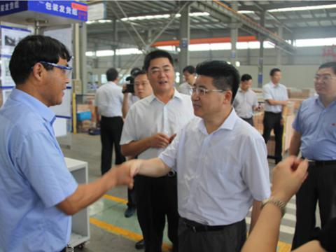 庆祝党的生日 慰问一线党员——市委重要辅导光临冰球突破母线慰问
